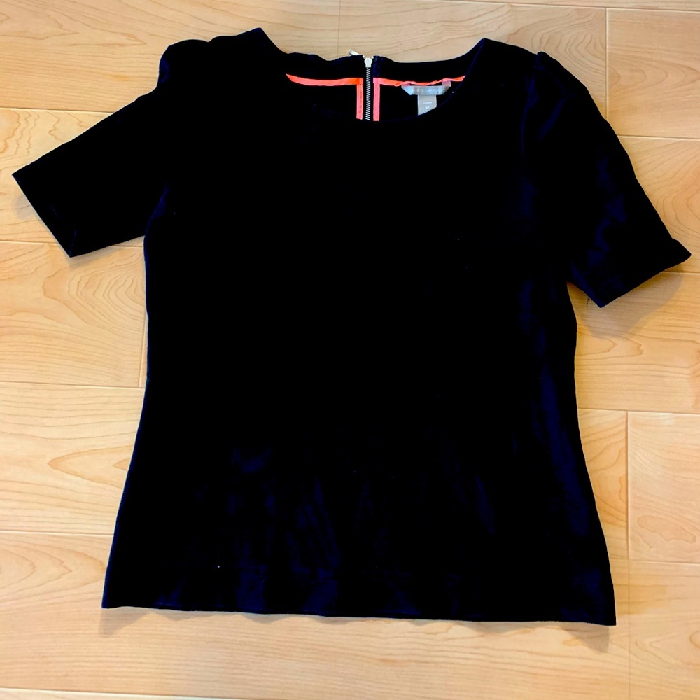 🦋 3/$9 Banana Republic puff sleeve & back zipper top black medium petite